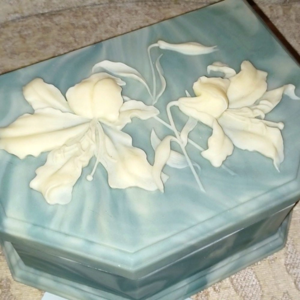 Avondale Crushed Glass Tiffany Blue Vintage Jewelry Box